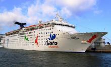 Grand Celebration, un gran barco de Iberocruceros Foto de la eslora del Grand Celebration