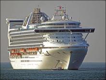 Grand Princess: crucero de lujo por el caribe Foto frontal del Grand princess de Princess Cruises