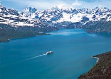 Imagen de Holland America navegando por Alaska