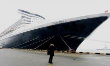 Imagen del Queen Mary 2 anclado en el puerto de Shangai