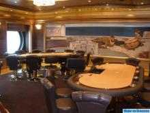 las mesas del interior del Poker Room