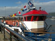 Barco que realiza la travesía de la ría del Ferrol