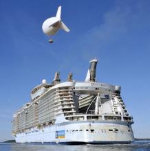 zepelin sobre el oasis of the seas