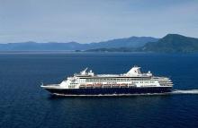 Foto de un buque de Holland America navegando