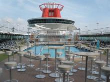 Pullmantur Sovereign, una gran embarcación Bar cubierta exterior del Sovereign