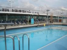 Pullmantur Sovereign, una gran embarcación Fotografía de la piscina