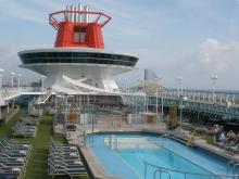 Pullmantur Sovereign, una gran embarcación Foto de la piscina del Sovereign