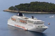 El Pullmantur Zenith navegando