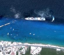 Imagen aérea del buque Freedom of the seas frente a la costa de Cozumel