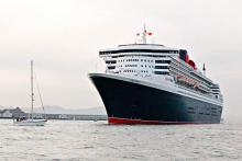 Preciosa imagen frontal del Queen Mary 2