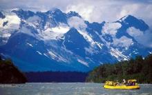Reducen los impuestos de cruceros en Alaska Fotografía de un barco en las frias aguas de Alaska