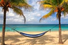 Una hamaca en la playa de Roatán