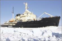 El rompehielos Sampo rompiendo las capas de hielo