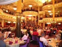 Comedor principal de 3 pisos del Adventure of the seas