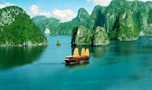 Sails Cruises: Cruceros por la Bahía de Halong Imagen del Indochina Sails navegando por la Bahia de Halong