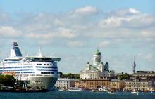 Foto de un buque llegando al puerto de Helsinki