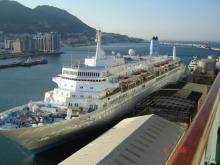 Thomson Spirit amarrado en puerto