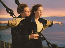 Leonardo di Caprio y Kate Winslet en la proa del barco