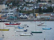 Embarcaciones junto al puerto de Ushuaia