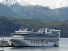 Imagen del Golden Princess en el puerto de Ushuaia