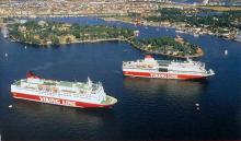 Foto de dos cruceros Viking Line navegando por aguas del mar Báltico