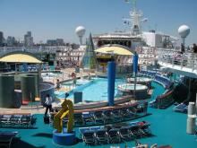 Voyager of the seas, una supernave para disfrutar de un gran crucero Imagen de la cubierta exterior del Voyager of the seas
