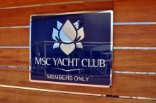 Entrada al Yacht Club