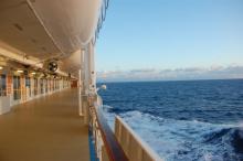 Uno de los paseos más bonitos suele encontrarse alrededor de las cubiertas 4 o 5, dependiendo del crucero. En aquellos en los qu