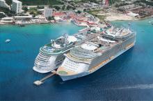 Oasis of the Seas junto al Freedom of the Seas