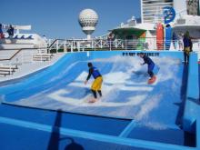 practicar surf en el Liberty of the seas